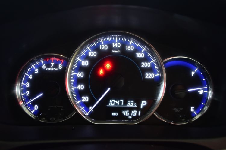 Toyota Yaris ATIV 2022.0 มือสอง เบนซิน ไมล์ ไมล์แท้ เครดิตดีออกรถ 0 บาท - Image 2