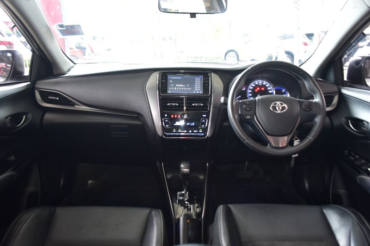 Toyota Yaris ATIV 2022.0 มือสอง เบนซิน ไมล์ ไมล์แท้ เครดิตดีออกรถ 0 บาท - Image 3