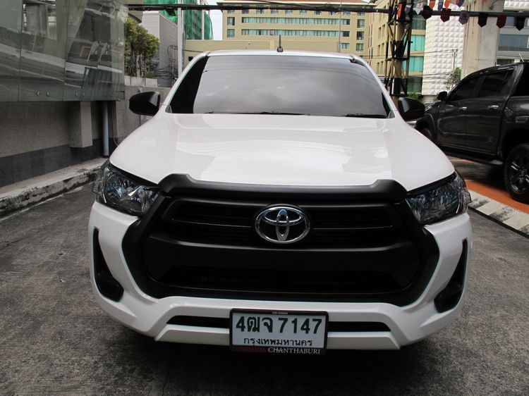 Toyota Hilux Revo 2024.0 มือสอง ดีเซล ไมล์ เครดิตดีออกรถ 0 บาท ฟรีดาวน์ - Image 3