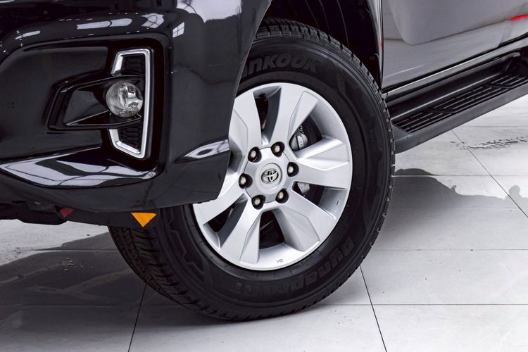 Toyota Hilux Revo 2018.0 มือสอง ดีเซล ไมล์  เครดิตดีออกรถ 0 บาท เช็กศูนย์ทุกระยะ - Image 4