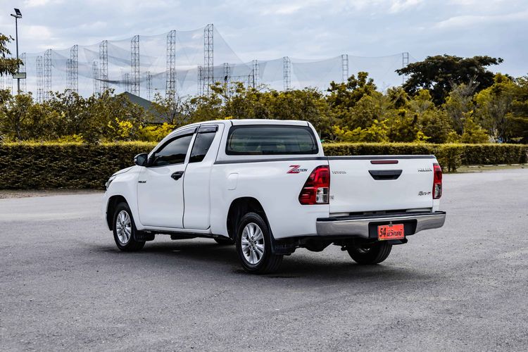 Toyota Hilux Revo 2022.0 มือสอง ดีเซล ไมล์ รถบ้านแท้ เครดิตดีออกรถ 0 บาท - Image 4