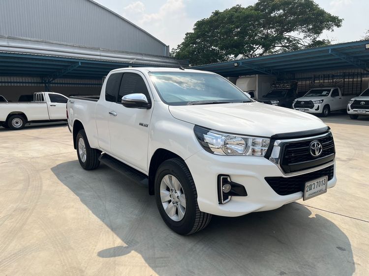 Toyota Hilux Revo 2019.0 มือสอง ดีเซล ไมล์ ฟรีดาวน์ เครดิตดีออกรถ 0 บาท - Image 2
