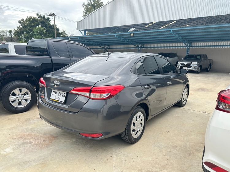 Toyota Yaris ATIV 2022.0 มือสอง เบนซิน ไมล์ เครดิตดีออกรถ 0 บาท สภาพนางฟ้า - Image 3
