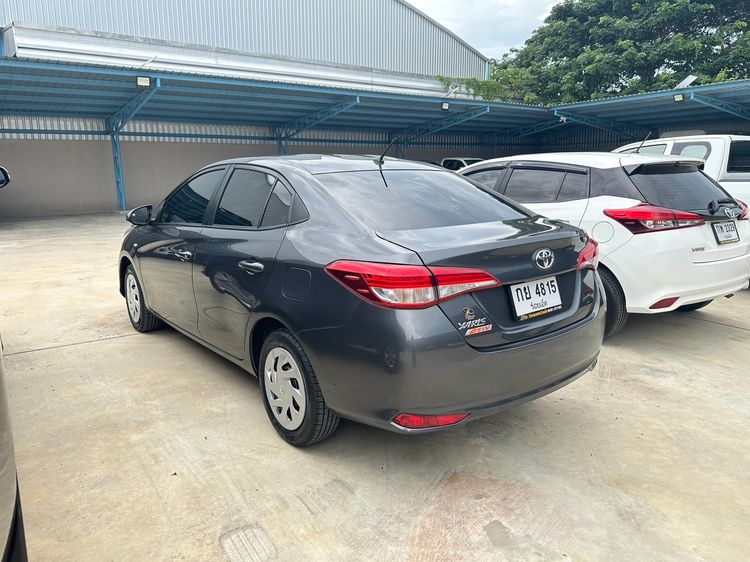 Toyota Yaris ATIV 2022.0 มือสอง เบนซิน ไมล์ เครดิตดีออกรถ 0 บาท สภาพนางฟ้า - Image 4