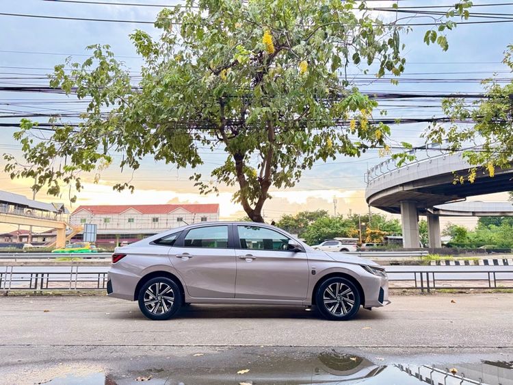 Toyota Yaris ATIV 2022.0 มือสอง เบนซิน ไมล์ รถบ้านแท้ เครดิตดีออกรถ 0 บาท - Image 4