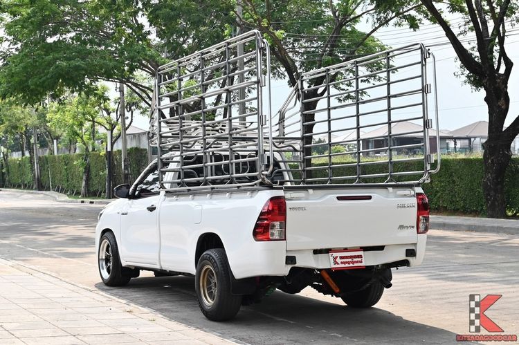 Toyota Hilux Revo 2022.0 มือสอง ดีเซล ไมล์  เครดิตดีออกรถ 0 บาท รถบ้านแท้ - Image 3